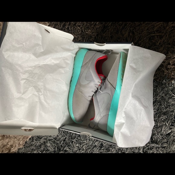 Roshe One (Custom Yeezy Colorway) Size 10M - Picture 8 of 11